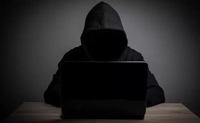 ಬೆಳಗಾವಿ | ವಿಡಿಯೊ ಕಾಲ್ ಮಾಡಿ ʼನಗ್ನ ಚಿತ್ರಗಳಿವೆʼ ಎಂದ ಸೈಬರ್ ವಂಚಕರು: ಹೆದರಿ ವೃದ್ಧ ದಂಪತಿ ಆತ್ಮಹತ್ಯೆ