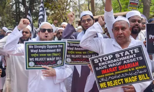 ವಕ್ಫ್ ತಿದ್ದುಪಡಿ ಮಸೂದೆ ವಿರುದ್ಧ ಮಸೀದಿಗಳಲ್ಲಿ ಕಪ್ಪು ಪಟ್ಟಿ ಧರಿಸಿ ಪ್ರತಿಭಟನೆ