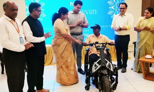 ಸೌಲಭ್ಯಗಳನ್ನು ಬಳಸಿಕೊಂಡು ಆತ್ಮವಿಶ್ವಾಸದಿಂದ ಉನ್ನತ ಸಾಧನೆ ಮಾಡಿ: ವಿಕಲಚೇತನರಿಗೆ ಜಿಲ್ಲಾಧಿಕಾರಿ ಡಾ.ಕೆ.ವಿದ್ಯಾಕುಮಾರಿ ಕರೆ