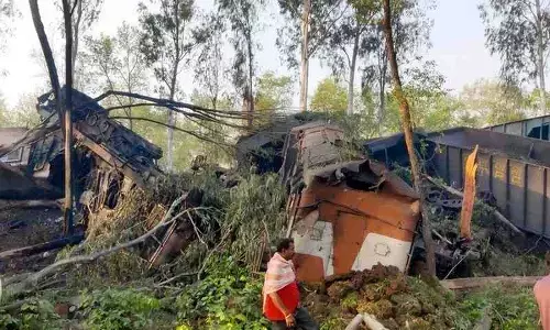ಜಾರ್ಖಂಡ್‌ | ಗೂಡ್ಸ್ ರೈಲುಗಳ ಮುಖಾಮುಖಿ ಢಿಕ್ಕಿ ; ಇಬ್ಬರು ಲೋಕೋ ಪೈಲೆಟ್‌ ಗಳು  ಮೃತ್ಯು