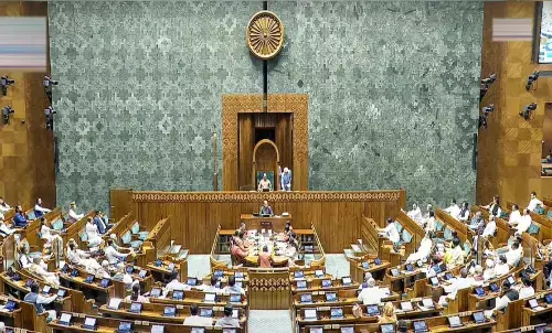 ವಕ್ಫ್ ತಿದ್ದುಪಡಿ ಮಸೂದೆ ಕುರಿತು ಸುದೀರ್ಘ ಚರ್ಚೆಗೆ ಸಜ್ಜಾದ ಲೋಕಸಭೆ; ಸಂಖ್ಯಾಬಲ ಹೇಗಿದೆ?