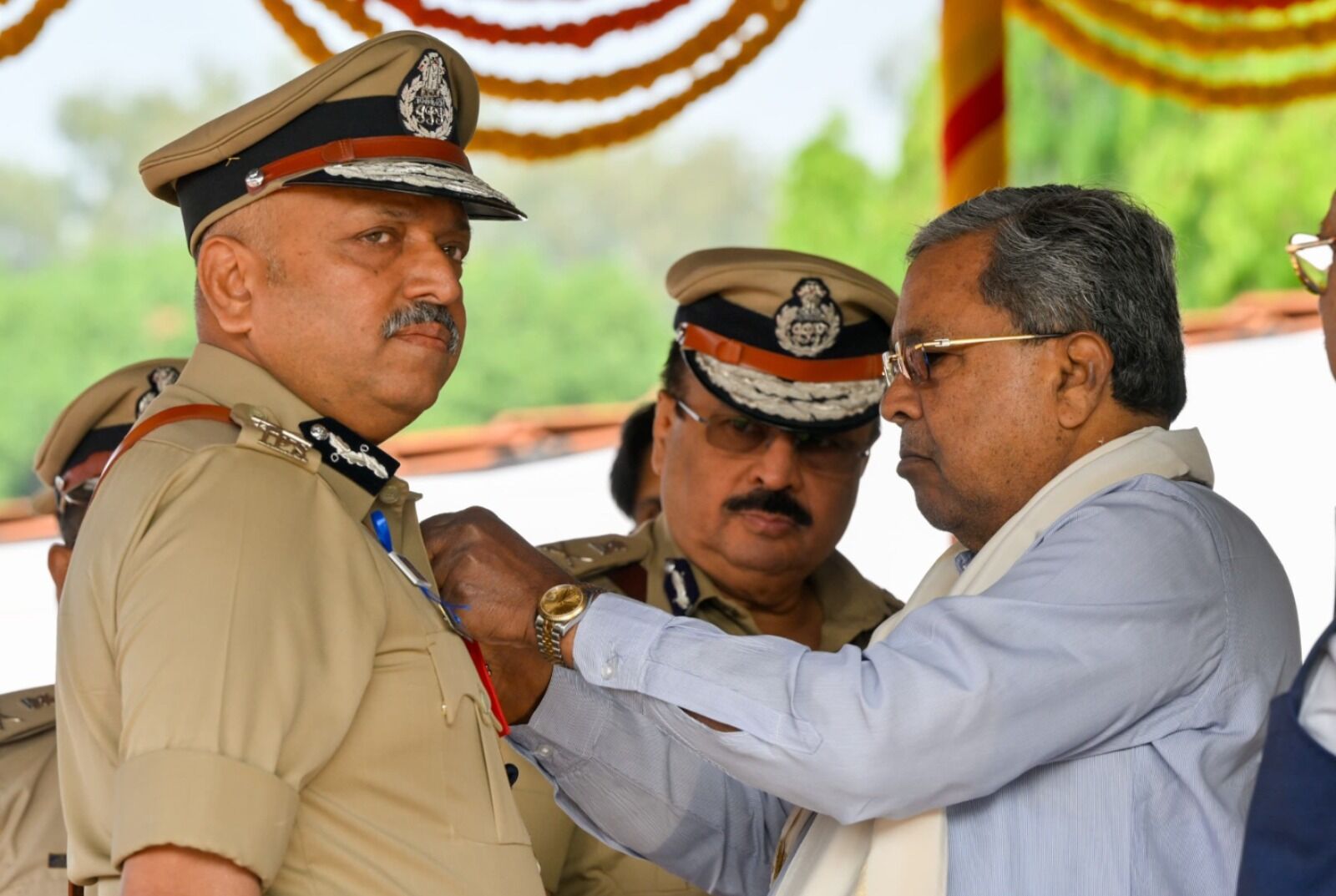 ರಾಜ್ಯ ಗುಪ್ತಚರ ಇಲಾಖೆ ನಿರ್ದೇಶಕ ಹೇಮಂತ್ ನಿಂಬಾಳ್ಕರ್‌ಗೆ ಮುಖ್ಯಮಂತ್ರಿ ಪದಕ ಪ್ರದಾನ