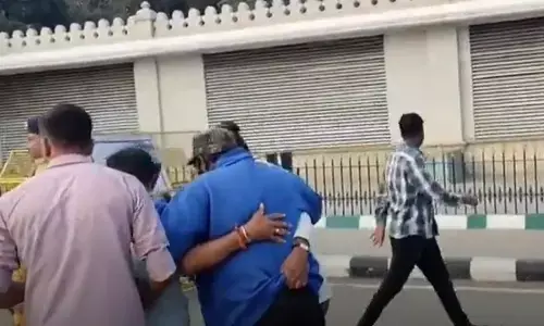 ಬೆಂಗಳೂರು | ಪೊಲೀಸರಿಂದ ಹಲ್ಲೆ, ಕಿರುಕುಳ ಆರೋಪ: ವಿಧಾನಸೌಧ ಮುಂದೆ ಆತ್ಮಹತ್ಯೆಗೆ ಯತ್ನಿಸಿದ ಯುವಕ