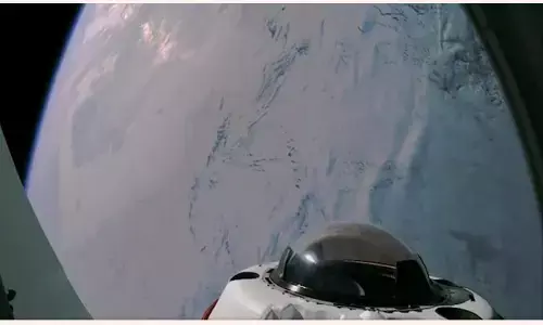 ಬಾಹ್ಯಾಕಾಶದಿಂದ ಭೂಮಿಯ ಧ್ರುವಗಳ ನೋಟ ಬಿಡುಗಡೆಗೊಳಿಸಿದ ಸ್ಪೇಸ್‍ಎಕ್ಸ್