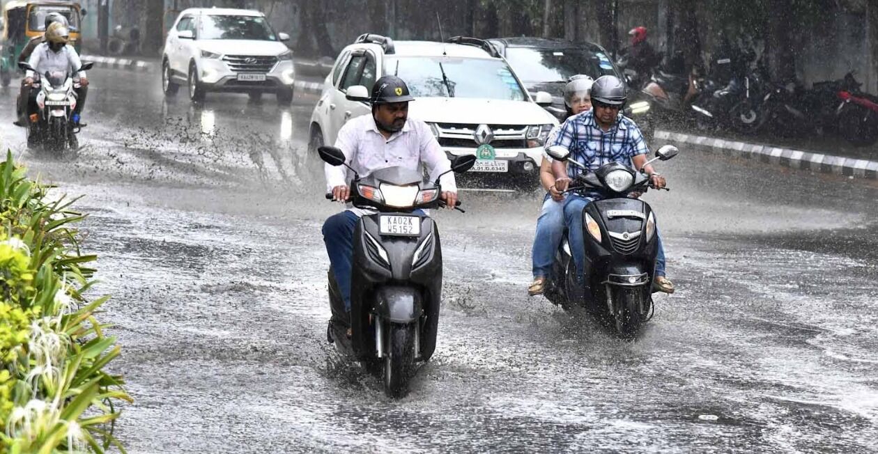 ರಾಜ್ಯದಲ್ಲಿ ಮಳೆ: ಬಿಸಿಲಿನಿಂದ ಕಂಗೆಟ್ಟಿದ್ದ ಜನತೆ ಸ್ವಲ್ಪ ನಿಟ್ಟುಸಿರು
