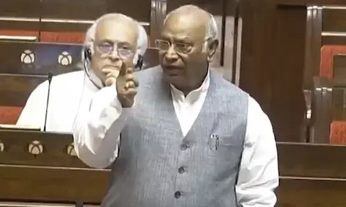 ವಕ್ಫ್ ಭೂ ಕಬಳಿಕೆ ಆರೋಪಿಸಿದ ಬಿಜೆಪಿ ಸಂಸದ ಅನುರಾಗ್ ಠಾಕೂರ್‌ಗೆ ಪುಷ್ಪ ಸಿನಿಮಾ ಸಂಭಾಷಣೆ ಶೈಲಿಯಲ್ಲೇ ಪ್ರತಿಕ್ರಿಯಿಸಿದ ಮಲ್ಲಿಕಾರ್ಜುನ ಖರ್ಗೆ