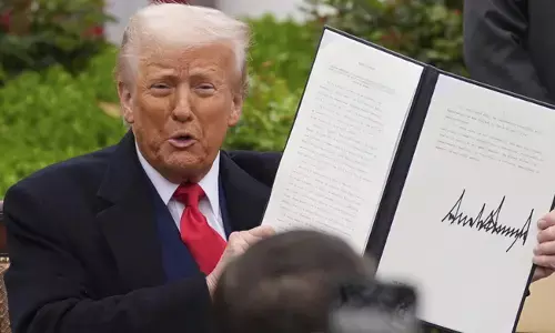 ಟ್ರಂಪ್ ಸುಂಕ ಆಘಾತದಿಂದ ಜಾಗತಿಕ ವಹಿವಾಟು ಸಮರದ ಭೀತಿ