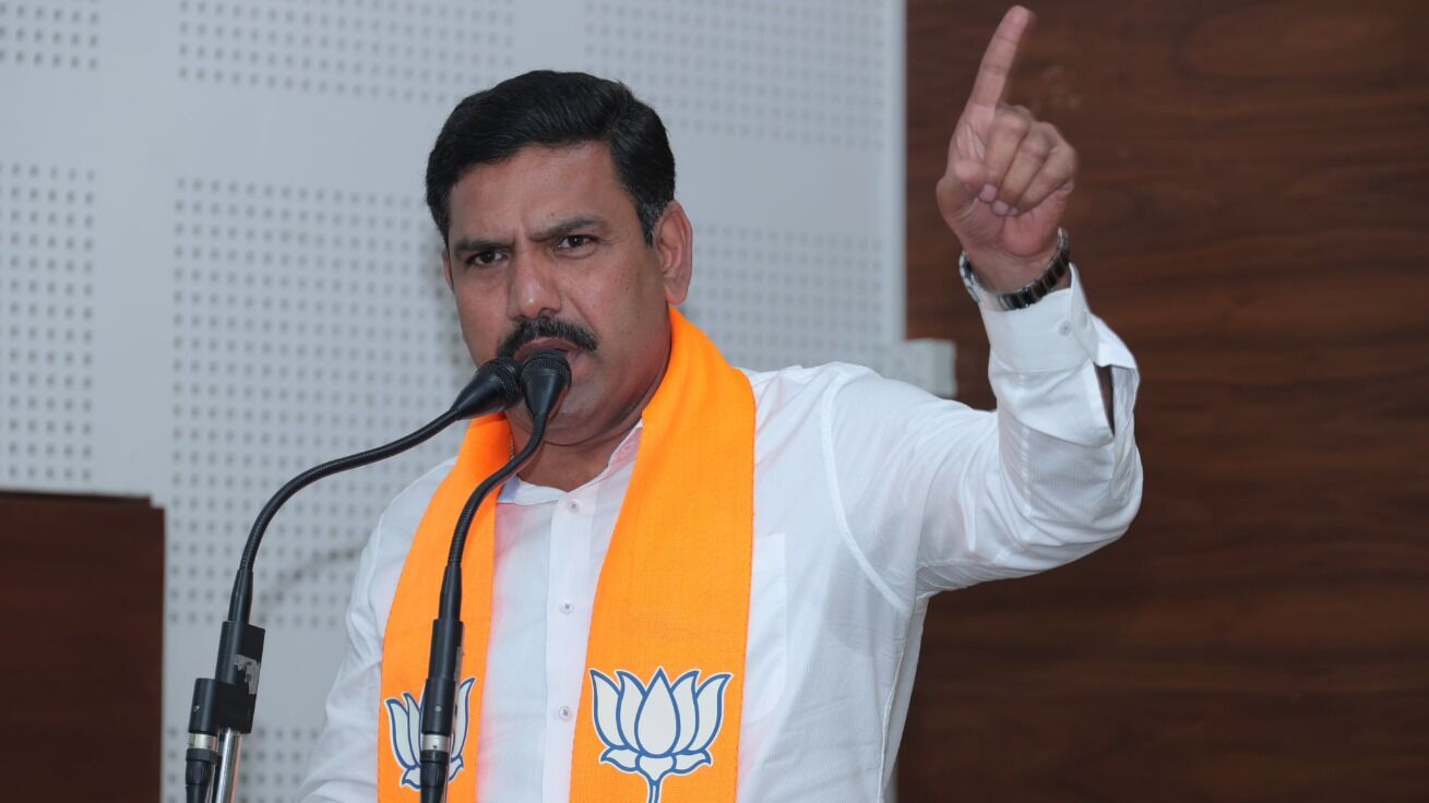 ಬಿಎಸ್‍ವೈ ಮಗ ಅನ್ನಿಸಿಕೊಳ್ಳುವುದಕ್ಕಿಂಲೂ ಬಿಜೆಪಿ ಕಾರ್ಯಕರ್ತ ಆಗಿರುವುದಕ್ಕೆ ಹೆಚ್ಚು ಹೆಮ್ಮೆಯಿದೆ: ವಿಜಯೇಂದ್ರ