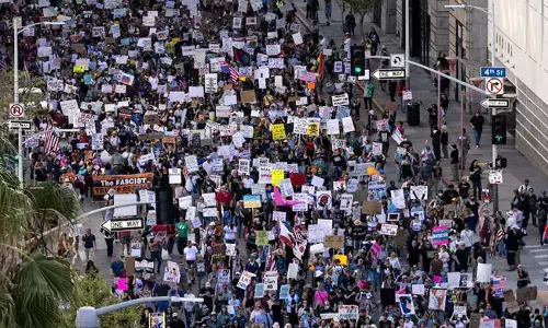 ಅಮೆರಿಕದಲ್ಲಿ `ಹ್ಯಾಂಡ್ಸ್ ಆಫ್ ಪ್ರತಿಭಟನೆ; 50 ರಾಜ್ಯಗಳಲ್ಲೂ ರ್‍ಯಾಲಿ