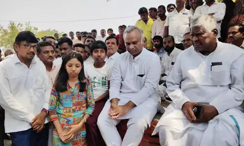 ಕಲಬುರಗಿ | ನಾಗಯ್ಯಸ್ವಾಮಿ ಅಲ್ಲೂರ ನಿವಾಸಕ್ಕೆ ಭೇಟಿ ನೀಡಿ, ಕುಟುಂಬದ ಸದಸ್ಯರಿಗೆ ಸಾಂತ್ವನ ಹೇಳಿದ ಸಚಿವ ಪ್ರಿಯಾಂಕ್ ಖರ್ಗೆ