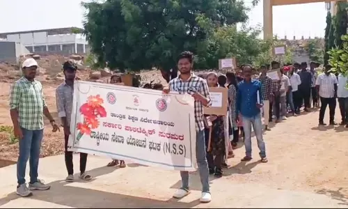 ಯಾದಗಿರಿ | ಸುರಪುರ-ಪಾಲಿಟೆಕ್ನಿಕ್ ಕಾಲೇಜ್ ವಿದ್ಯಾರ್ಥಿಗಳಿಂದ ʼಪರಿಸರ ಜಾಗೃತಿ ಜಾಥಾʼ : ಸ್ವಚ್ಛತಾ ಕಾರ್ಯಕ್ರಮ