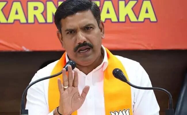 ಸಿಎಂ ಸಿದ್ದರಾಮಯ್ಯ ಬೆಲೆ ಏರಿಕೆ ತಜ್ಞರ ಸಮಿತಿ ರಚಿಸಿದಂತಿದೆ : ವಿಜಯೇಂದ್ರ ಟೀಕೆ