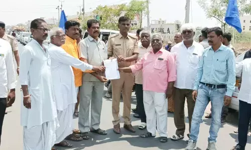 ಯಾದಗಿರಿ: ಬಸ್ ಡಿಪೋ ಮುಂದೆ ಡಿಎಸ್‌ಎಸ್ ಕ್ರಾಂತಿಕಾರಿ ಬಣ ಪ್ರತಿಭಟನೆ