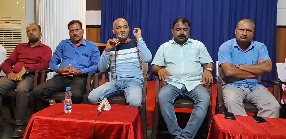 ಮೇ ಅಂತ್ಯದೊಳಗೆ ಇಂದ್ರಾಳಿ ಸೇತುವೆ ಕಾಮಗಾರಿ ಪೂರ್ಣಗೊಳಿಸದಿದ್ದರೆ ಸಂಸದರ ಕಚೇರಿಗೆ ಮುತ್ತಿಗೆ: ರಾಷ್ಟ್ರೀಯ ಹೆದ್ದಾರಿ ಹೋರಾಟ ಸಮಿತಿ ಎಚ್ಚರಿಕೆ ಮೇ ಅಂತ್ಯದೊಳಗೆ ಇಂದ್ರಾಳಿ ಸೇತುವೆ ಕಾಮಗಾರಿ ಪೂರ್ಣಗೊಳಿಸದಿದ್ದರೆ ಸಂಸದರ ಕಚೇರಿಗೆ ಮುತ್ತಿಗೆ: ರಾಷ್ಟ್ರೀಯ ಹೆದ್ದಾರಿ ಹೋರಾಟ ಸಮಿತಿ ಎಚ್ಚರಿಕೆ