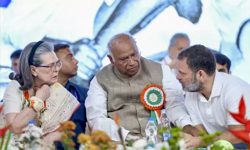 ಮೋದಿ ಮುಂದೊಂದು ದಿನ ಈ ದೇಶವನ್ನೇ ಮಾರಿಬಿಡುತ್ತಾರೆ: ಖರ್ಗೆ ವಾಗ್ದಾಳಿ