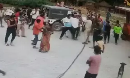 ಬಿಹಾರ | ಮದ್ಯಪಾನ ಮಾಡಿದ ವ್ಯಕ್ತಿಯನ್ನು ವಶಕ್ಕೆ ಪಡೆಯಲು ತೆರಳಿದ ಪೊಲೀಸರ ಮೇಲೆ ಗ್ರಾಮಸ್ಥರಿಂದ ದಾಳಿ