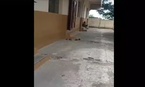 ತಮಿಳುನಾಡು | ಋತುಮತಿಯಾದ ದಲಿತ ವಿದ್ಯಾರ್ಥಿನಿಗೆ ತರಗತಿಯೊಳಗೆ ಪರೀಕ್ಷೆ ಬರೆಯಲು ಅವಕಾಶ ನಿರಾಕರಣೆ : ಆರೋಪ