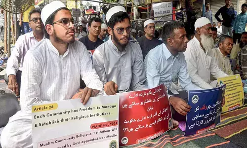 ವಕ್ಫ್ ಕಾಯ್ದೆ ಜಾರಿಗೆ ನಿರಾಕರಿಸಿರುವ ತಮಿಳುನಾಡು, ಪಶ್ಚಿಮ ಬಂಗಾಳವನ್ನು ಕೇರಳವೂ ಅನುಸರಿಸಬೇಕು: ಕೇರಳ ಮುಸ್ಲಿಂ ಸಂಘಟನೆಗಳ ಆಗ್ರಹ