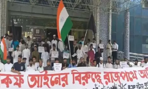 ಕೋಲ್ಕತ್ತಾ: ವಕ್ಫ್ ತಿದ್ದುಪಡಿ ಕಾಯಿದೆ ವಿರುದ್ಧ ಅಲಿಯಾ ವಿವಿ ವಿದ್ಯಾರ್ಥಿಗಳಿಂದ ಪ್ರತಿಭಟನೆ