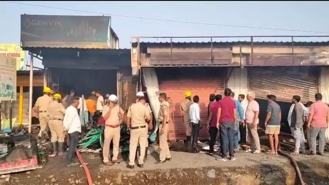 ಕಲಬುರಗಿ| ಅಗ್ನಿ ಅವಘಡದಿಂದಾಗಿ ನಾಲ್ಕು ಅಂಗಡಿಗಳು ಸುಟ್ಟು ಕರಕಲು