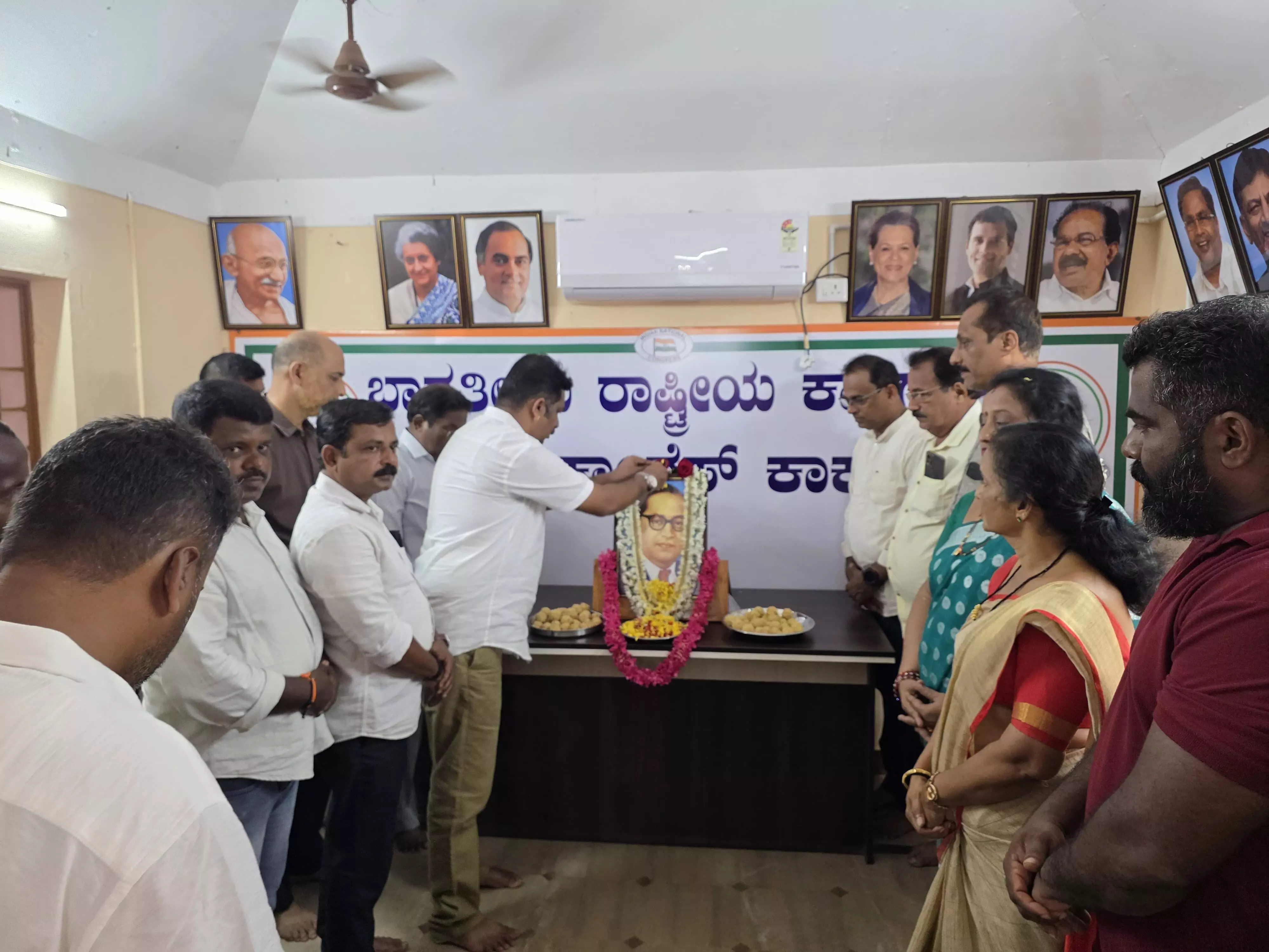 ಕಾರ್ಕಳ ಬ್ಲಾಕ್ ಕಾಂಗ್ರೆಸ್ ಕಚೇರಿಯಲ್ಲಿ ಡಾ.ಬಿ.ಆರ್. ಅಂಬೇಡ್ಕರ್ ಜನ್ಮ ದಿನಾಚರಣೆ