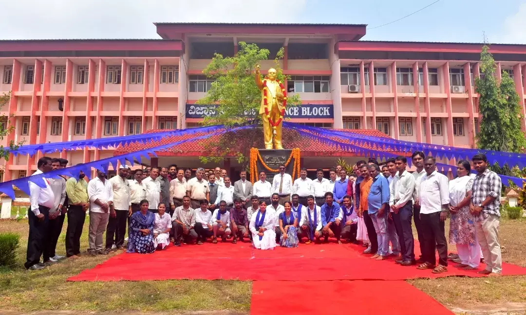 ಅಂಬೇಡ್ಕರ್ ಜನ್ಮ ದಿನಾಚರಣೆ: ಮಂಗಳೂರು ವಿವಿಯಲ್ಲಿ ಅಂಬೇಡ್ಕರ್ ಪ್ರತಿಮೆಗೆ ಮಾಲಾರ್ಪಣೆ