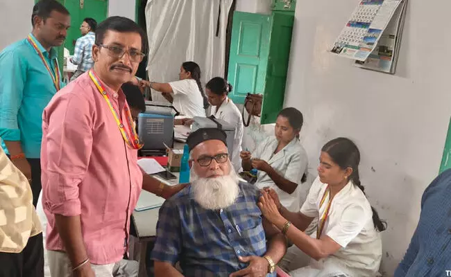 ಕಲಬುರಗಿ, ಯಾದಗಿರಿ ಜಿಲ್ಲೆಗಳಿಂದ ಹಜ್ಗೆ ತೆರಳುವ ಯಾತ್ರಾರ್ಥಿಗಳಿಗೆ ಲಸಿಕೆ ಕಲಬುರಗಿ, ಯಾದಗಿರಿ ಜಿಲ್ಲೆಗಳಿಂದ ಹಜ್ಗೆ ತೆರಳುವ ಯಾತ್ರಾರ್ಥಿಗಳಿಗೆ ಲಸಿಕೆ