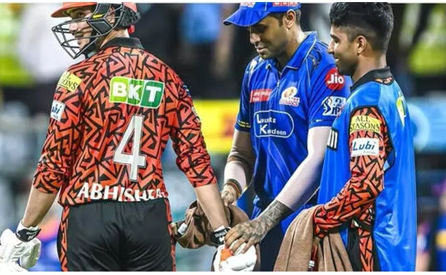 IPL 2025 | ಪಂದ್ಯದ ನಡುವೆ ಅಭಿಷೇಕ್ ಶರ್ಮಾ ಜೇಬು ಪರೀಕ್ಷಿಸಿದ ಸೂರ್ಯಕುಮಾರ್ ಯಾದವ್; ಕಾರಣವೇನು?