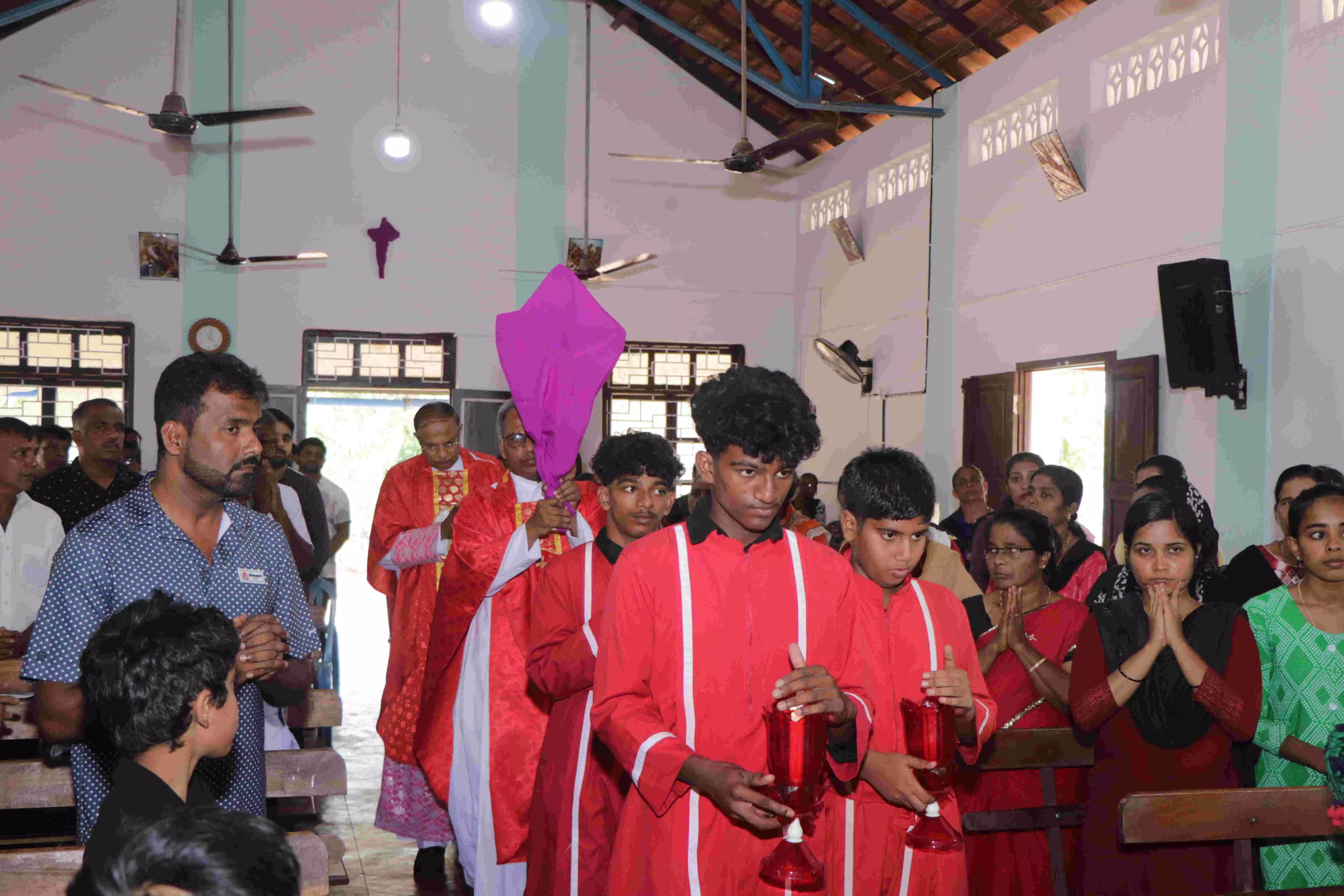 ಮಂಗಳೂರು: ಶಿಲುಬೆಯ ಆರಾಧನೆಯೊಂದಿಗೆ ಶುಭ ಶುಕ್ರವಾರ ಆಚರಣೆ ಮಂಗಳೂರು: ಶಿಲುಬೆಯ ಆರಾಧನೆಯೊಂದಿಗೆ ಶುಭ ಶುಕ್ರವಾರ ಆಚರಣೆ