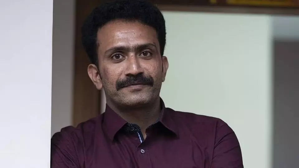 ಕೇರಳ | ಪೊಲೀಸ್ ದಾಳಿ ವೇಳೆ ಹೋಟೆಲ್ ಕೊಠಡಿಯಿಂದ ಪರಾರಿಯಾಗಿದ್ದ ನಟ ಶೈನ್ ಪೊಲೀಸರ ಮುಂದೆ ಹಾಜರು ಕೇರಳ | ಪೊಲೀಸ್ ದಾಳಿ ವೇಳೆ ಹೋಟೆಲ್ ಕೊಠಡಿಯಿಂದ ಪರಾರಿಯಾಗಿದ್ದ ನಟ ಶೈನ್ ಪೊಲೀಸರ ಮುಂದೆ ಹಾಜರು