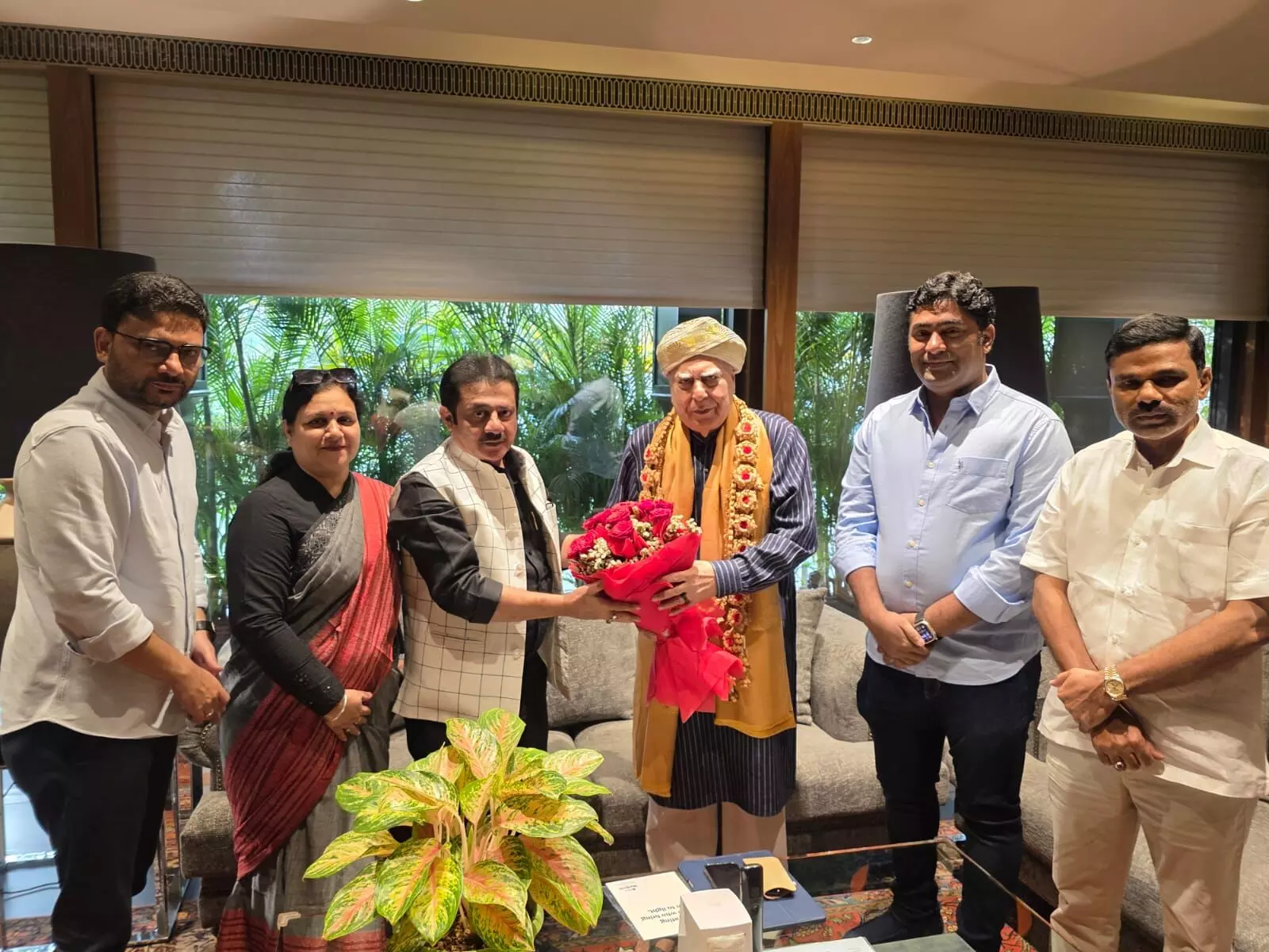 ವಕ್ಫ್ ತಿದ್ದುಪಡಿ ವಾದ ಹಿನ್ನೆಲೆ: ಹಿರಿಯ ವಕೀಲರೊಂದಿಗೆ ಸಚಿವ ಝಮೀರ್ ಅಹ್ಮದ್ ಚರ್ಚೆ