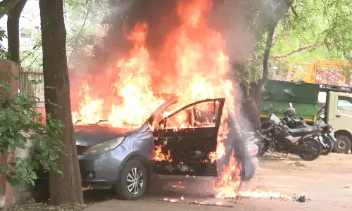 ಬೀದರ್ | ನಗರಸಭೆ ಆವರಣದಲ್ಲಿ ಕಾರಿಗೆ ಬೆಂಕಿ : ಸುಟ್ಟು ಕರಕಲು