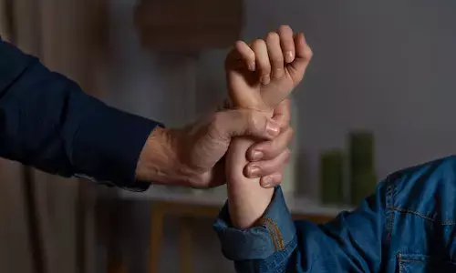 ಬಾಲಕಿಯ ಮೇಲೆ ಹಲ್ಲೆ ನಡೆಸಿ, ಗುಪ್ತಾಂಗಕ್ಕೆ ಗಾಯಗೊಳಿಸಿದ ಶಿಕ್ಷಕಿ; ಪೋಕ್ಸೊ ಪ್ರಕರಣ ದಾಖಲು