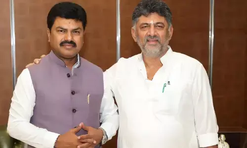 ಡಿಸಿಎಂ ಡಿ.ಕೆ.ಶಿವಕುಮಾರ್ ಅವರನ್ನು ಭೇಟಿಯಾದ ಬಿಜೆಪಿ ಸಂಸದ ಬಿ.ವೈ. ರಾಘವೇಂದ್ರ