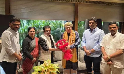 ವಕ್ಫ್ ತಿದ್ದುಪಡಿ ವಾದ ಹಿನ್ನೆಲೆ: ಹಿರಿಯ ವಕೀಲರೊಂದಿಗೆ ಸಚಿವ ಝಮೀರ್ ಅಹ್ಮದ್ ಚರ್ಚೆ