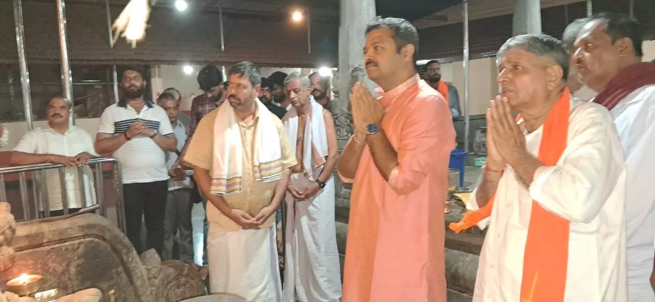 ಸಂಖ್ಯೆ ವೃದ್ಧಿಸಲು ಮಕ್ಕಳೇ ಆಗಬೇಕೆಂದಿಲ್ಲ, ಮತಾಂತರ ಮಾಡಿ: ಸೂಲಿಬೆಲೆ ವಿವಾದಾತ್ಮಕ ಭಾಷಣ ಸಂಖ್ಯೆ ವೃದ್ಧಿಸಲು ಮಕ್ಕಳೇ ಆಗಬೇಕೆಂದಿಲ್ಲ, ಮತಾಂತರ ಮಾಡಿ: ಸೂಲಿಬೆಲೆ ವಿವಾದಾತ್ಮಕ ಭಾಷಣ