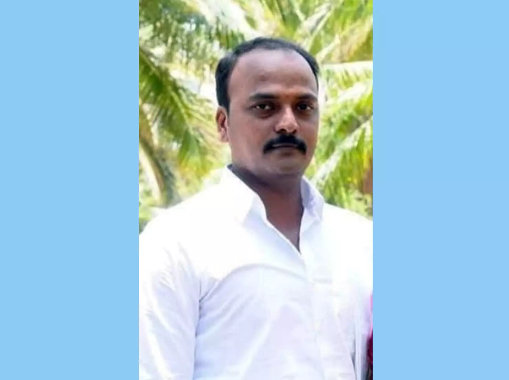 ಹಾಸನ | ಗಾಳಿಮಳೆಗೆ ನೆಲಕ್ಕೆ ಬಿದ್ದಿದ್ದ ಹೈ ಟೆನ್ಷನ್ ವಿದ್ಯುತ್ ತಂತಿ ತುಳಿದು ವ್ಯಕ್ತಿ ಮೃತ್ಯು ಹಾಸನ | ಗಾಳಿಮಳೆಗೆ ನೆಲಕ್ಕೆ ಬಿದ್ದಿದ್ದ ಹೈ ಟೆನ್ಷನ್ ವಿದ್ಯುತ್ ತಂತಿ ತುಳಿದು ವ್ಯಕ್ತಿ ಮೃತ್ಯು