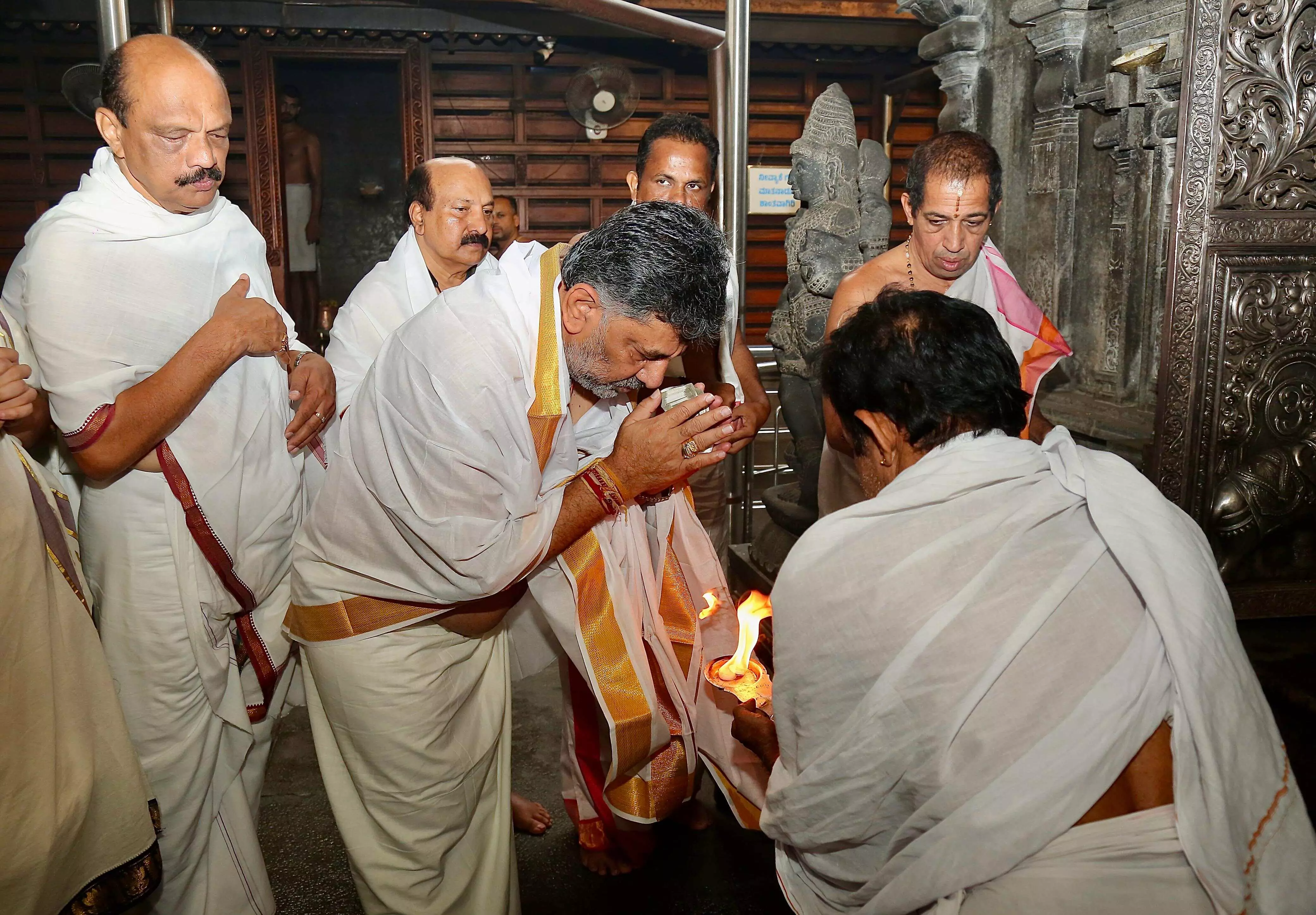 ಯಾರು ಹೇಳಿದ್ದು ಕರಾವಳಿ ಹಿಂದುತ್ವದ ಭದ್ರ ಕೋಟೆ ಅಂತ...? ಕರಾವಳಿ ಎಲ್ಲ ಧರ್ಮಕ್ಕೂ ಭದ್ರಕೋಟೆ: ಡಿಕೆಶಿ ಯಾರು ಹೇಳಿದ್ದು ಕರಾವಳಿ ಹಿಂದುತ್ವದ ಭದ್ರ ಕೋಟೆ ಅಂತ...? ಕರಾವಳಿ ಎಲ್ಲ ಧರ್ಮಕ್ಕೂ ಭದ್ರಕೋಟೆ: ಡಿಕೆಶಿ