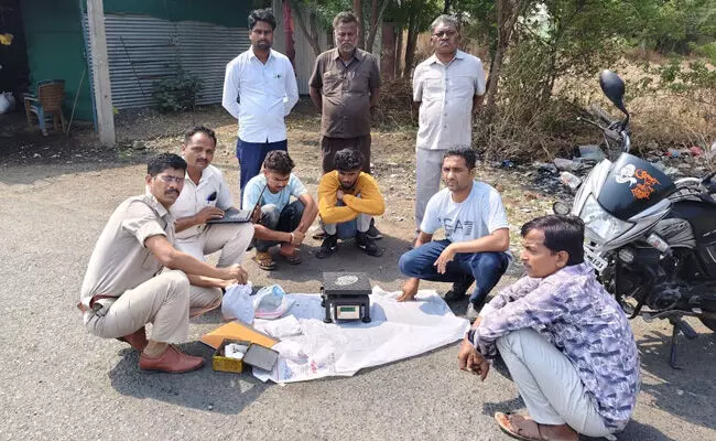 ಕಲಬುರಗಿ | ಗಾಂಜಾ ಮಾರಾಟ : ಮೂವರ ಬಂಧನ, ಮಾಲು ಜಪ್ತಿ ಕಲಬುರಗಿ | ಗಾಂಜಾ ಮಾರಾಟ : ಮೂವರ ಬಂಧನ, ಮಾಲು ಜಪ್ತಿ