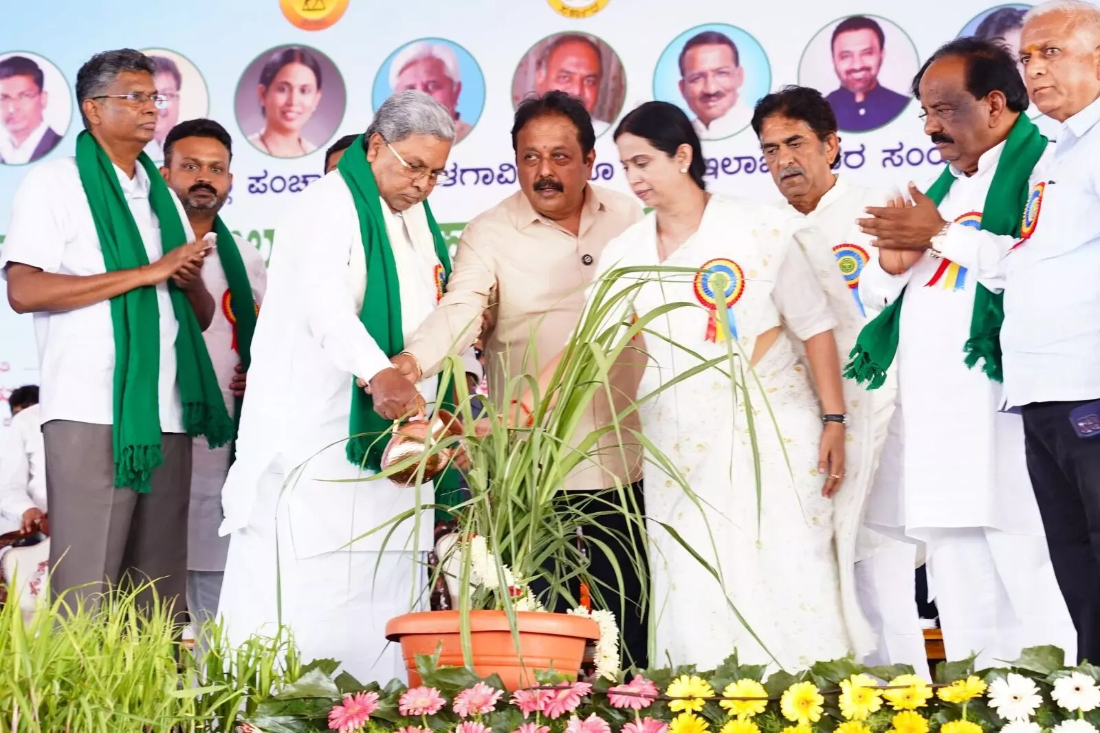 ಕೇಂದ್ರ ಸರಕಾರ ಒಪ್ಪಿಗೆ ಕೊಟ್ಟರೆ ನಾಳೆಯೆ ಮಹಾದಾಯಿ ಯೋಜನೆ ಜಾರಿ: ಸಿಎಂ ಸಿದ್ದರಾಮಯ್ಯ ಕೇಂದ್ರ ಸರಕಾರ ಒಪ್ಪಿಗೆ ಕೊಟ್ಟರೆ ನಾಳೆಯೆ ಮಹಾದಾಯಿ ಯೋಜನೆ ಜಾರಿ: ಸಿಎಂ ಸಿದ್ದರಾಮಯ್ಯ