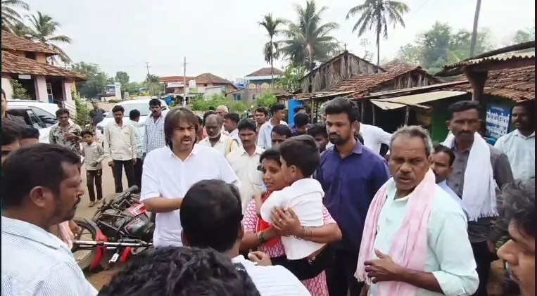 ಹೊಸನಗರ: ಕಾರು- ಬೈಕ್ ಢಿಕ್ಕಿ; ಗಾಯಾಳುಗಳನ್ನು ಆಸ್ಪತ್ರೆಗೆ ಸಾಗಿಸಿದ ಸಚಿವ ಮಧು ಬಂಗಾರಪ್ಪ