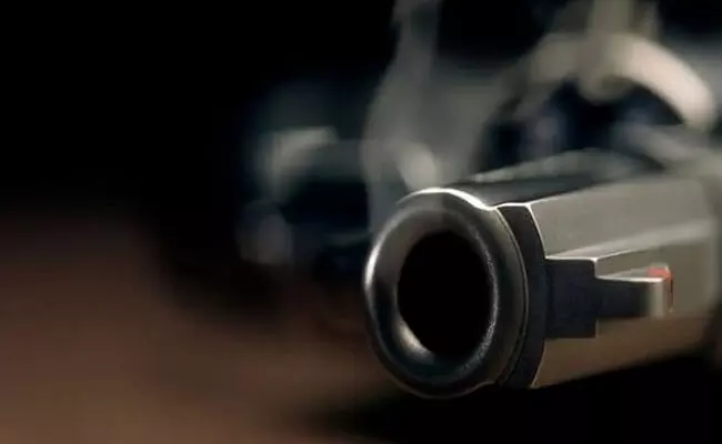 ಬಿಹಾರ: ಮದುವೆ ಸಮಾರಂಭದಲ್ಲಿ ಪಾರ್ಕಿಂಗ್ ವಿವಾದ; ಗುಂಡಿಟ್ಟು ಇಬ್ಬರ ಹತ್ಯೆ ಬಿಹಾರ: ಮದುವೆ ಸಮಾರಂಭದಲ್ಲಿ ಪಾರ್ಕಿಂಗ್ ವಿವಾದ; ಗುಂಡಿಟ್ಟು ಇಬ್ಬರ ಹತ್ಯೆ