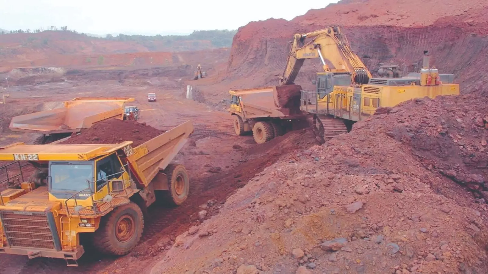 ಚಿತ್ರದುರ್ಗದಲ್ಲಿ ರಾಜಾರೋಷವಾಗಿ ಲಕ್ಷಾಂತರ ಟನ್‌ ಕಬ್ಬಿಣದ ಅದಿರು ಅಕ್ರಮ ಸಾಗಾಟ