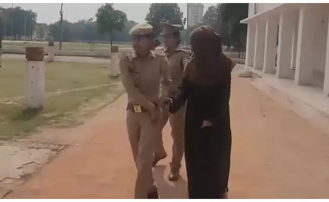 ಉತ್ತರ ಪ್ರದೇಶ | ಪತ್ನಿ ಹಾಗೂ ಸೋದರಳಿಯನ ನಡುವಿನ ಅಕ್ರಮ ಸಂಬಂಧಕ್ಕೆ ದುಬೈನಿಂದ ಮರಳಿದ್ದ ಪತಿ ಬಲಿ! ಉತ್ತರ ಪ್ರದೇಶ | ಪತ್ನಿ ಹಾಗೂ ಸೋದರಳಿಯನ ನಡುವಿನ ಅಕ್ರಮ ಸಂಬಂಧಕ್ಕೆ ದುಬೈನಿಂದ ಮರಳಿದ್ದ ಪತಿ ಬಲಿ!