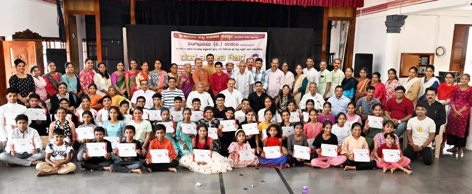 ಮಕ್ಕಳ ರಂಗಭೂಮಿಗೆ ಹೆತ್ತವರ ಪ್ರೋತ್ಸಾಹ ಅಗತ್ಯ: ಡಾ.ವಿಜಯ ಬಲ್ಲಾಳ್ ಮಕ್ಕಳ ರಂಗಭೂಮಿಗೆ ಹೆತ್ತವರ ಪ್ರೋತ್ಸಾಹ ಅಗತ್ಯ: ಡಾ.ವಿಜಯ ಬಲ್ಲಾಳ್