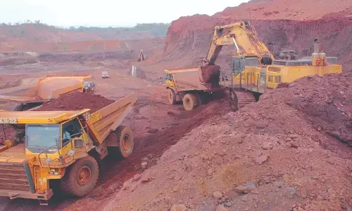 ಚಿತ್ರದುರ್ಗದಲ್ಲಿ ರಾಜಾರೋಷವಾಗಿ ಲಕ್ಷಾಂತರ ಟನ್‌ ಕಬ್ಬಿಣದ ಅದಿರು ಅಕ್ರಮ ಸಾಗಾಟ