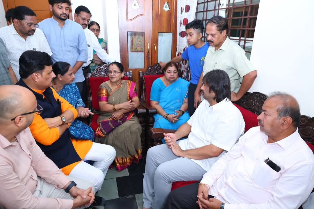 ಪಹಲ್ಗಾಮ್ ಭಯೋತ್ಪಾದಕ ದಾಳಿಯಲ್ಲಿ ಕನ್ನಡಿಗ ಮಂಜುನಾಥ್ ಮೃತ್ಯು; ಕುಟಂಬಸ್ಥರಿಗೆ ಸಾಂತ್ವನ ಹೇಳಿದ ಸಚಿವ ಮಧುಬಂಗಾರಪ್ಪ