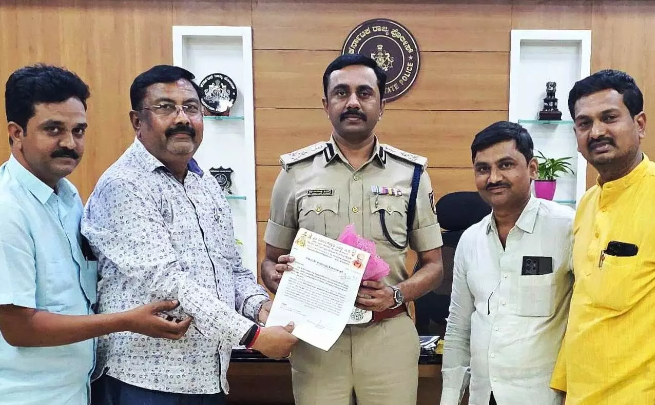 ಕಲಬುರಗಿ | ಸಾಸಿರನಾಡಿನ ಸಾಧಕ ಪ್ರಶಸ್ತಿಗೆ ಪೊಲೀಸ್ ಆಯುಕ್ತ ಡಾ.ಶರಣಪ್ಪ ಢಗೆ ಆಯ್ಕೆ ಕಲಬುರಗಿ | ಸಾಸಿರನಾಡಿನ ಸಾಧಕ ಪ್ರಶಸ್ತಿಗೆ ಪೊಲೀಸ್ ಆಯುಕ್ತ ಡಾ.ಶರಣಪ್ಪ ಢಗೆ ಆಯ್ಕೆ