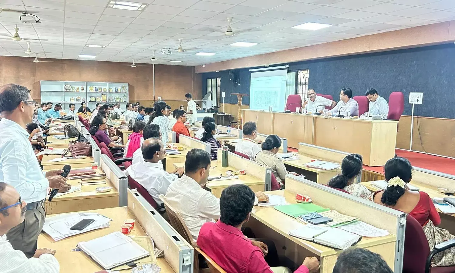 37 ಮರಳು ಬ್ಲಾಕ್‌ಗಳಲ್ಲಿ ಮರಳು ತೆರವುಗೊಳಿಸಲು ಆಶಯ ಪತ್ರ ವಿತರಣೆ: ಸಿಇಓ ಬಾಯಲ್