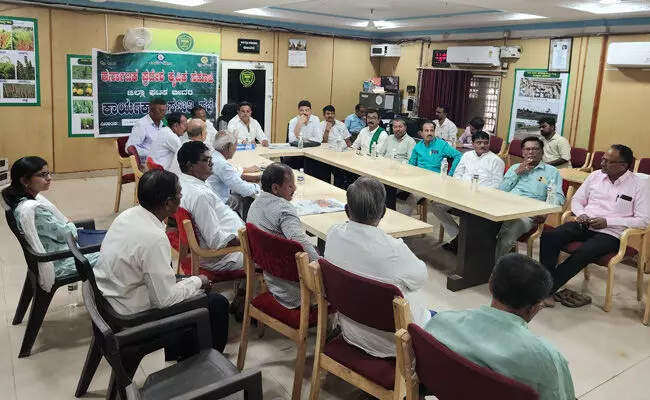 ಬೀದರ್ | ಎಲ್ಲಾ ರೈತರಿಗೆ ನಮ್ಮ ಹೊಲ ನಮ್ಮ ದಾರಿ ಯೋಜನೆಯ ಅನುಕೂಲವಾಗಬೇಕು : ಸಿದ್ರಾಮಯ್ಯಾ ಸ್ವಾಮಿ ಬೀದರ್ | ಎಲ್ಲಾ ರೈತರಿಗೆ ನಮ್ಮ ಹೊಲ ನಮ್ಮ ದಾರಿ ಯೋಜನೆಯ ಅನುಕೂಲವಾಗಬೇಕು : ಸಿದ್ರಾಮಯ್ಯಾ ಸ್ವಾಮಿ